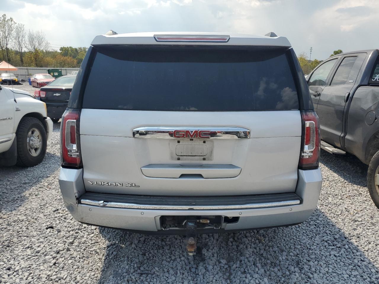 2015 GMC Yukon Xl Denali VIN: 1GKS2JKJ0FR257814 Lot: 81661235