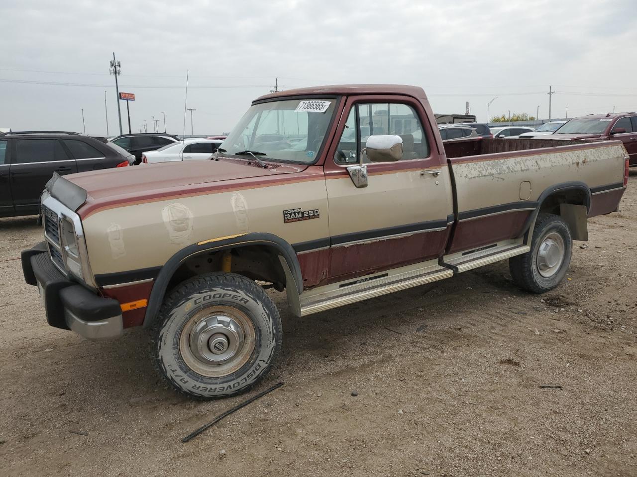 DODGE W SERIES 1993. Lot# 71366565. VIN 1B7KM26C2PS168439. Photo 1