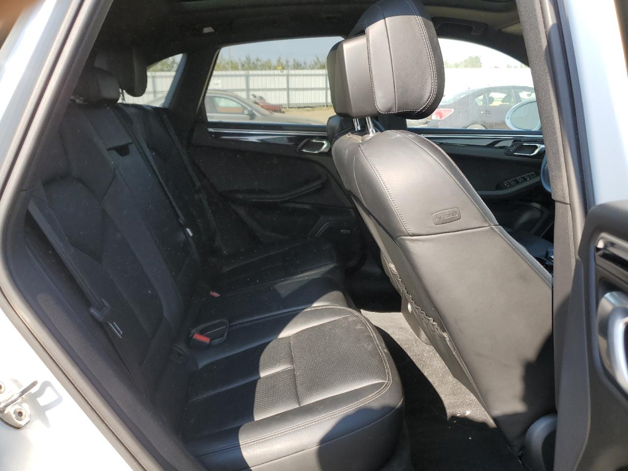 2015 Porsche Macan S VIN: WP1AB2A55FLB51572 Lot: 81664945