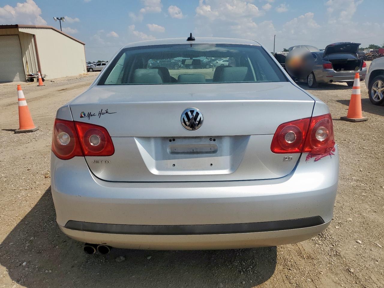 2007 Volkswagen Jetta 2.5 Option Package 1 VIN: 3VWRF71K57M158773 Lot: 81218165