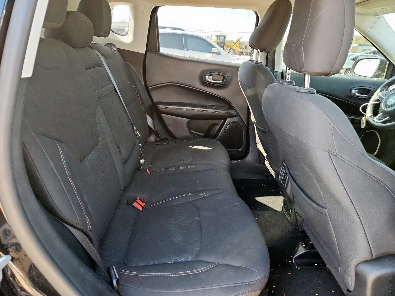 2018 Jeep Compass Sport VIN: 3C4NJCAB7JT500049 Lot: 83854195