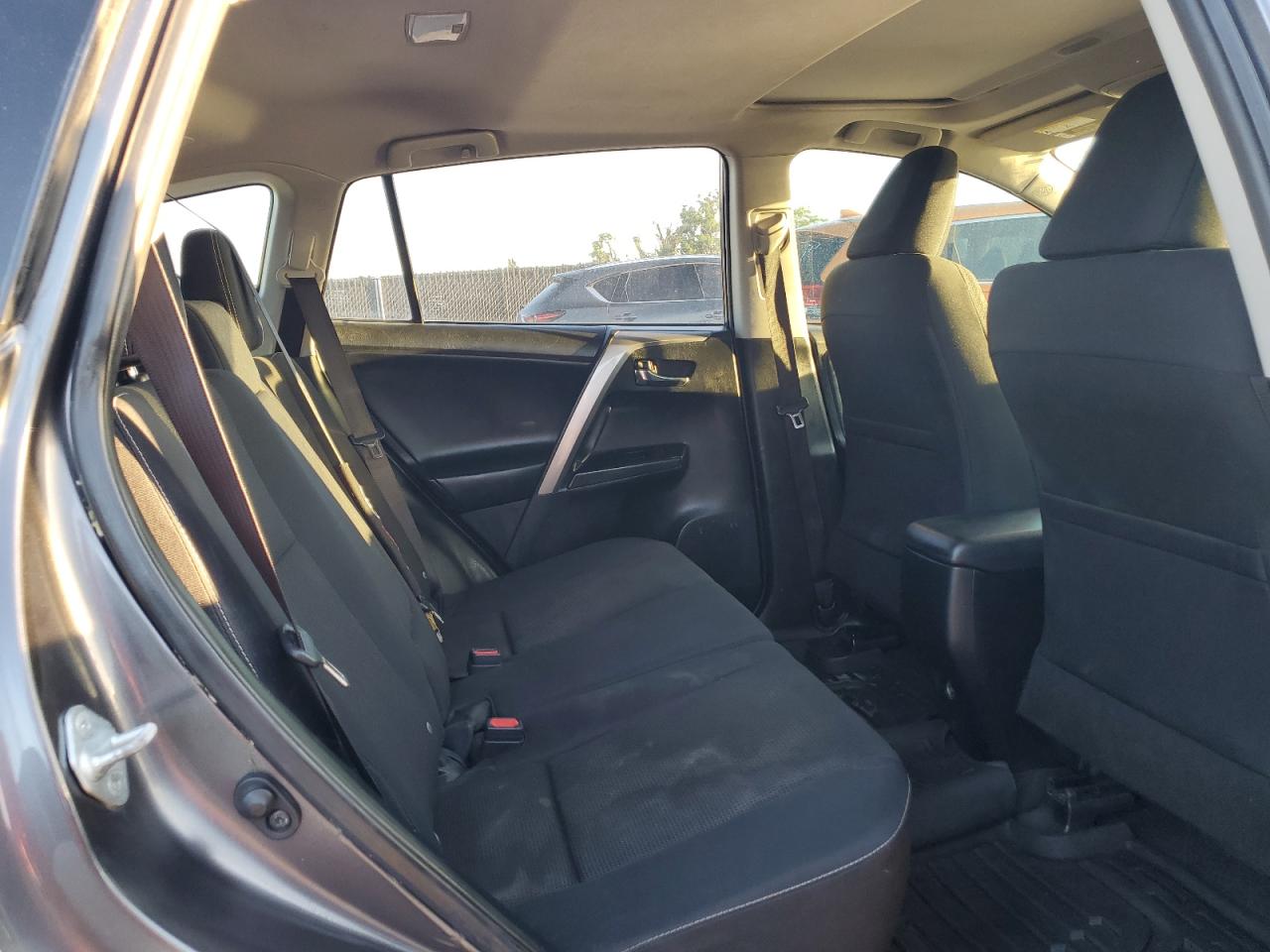 2017 Toyota Rav4 Xle VIN: JTMWFREV4HJ133433 Lot: 84389155