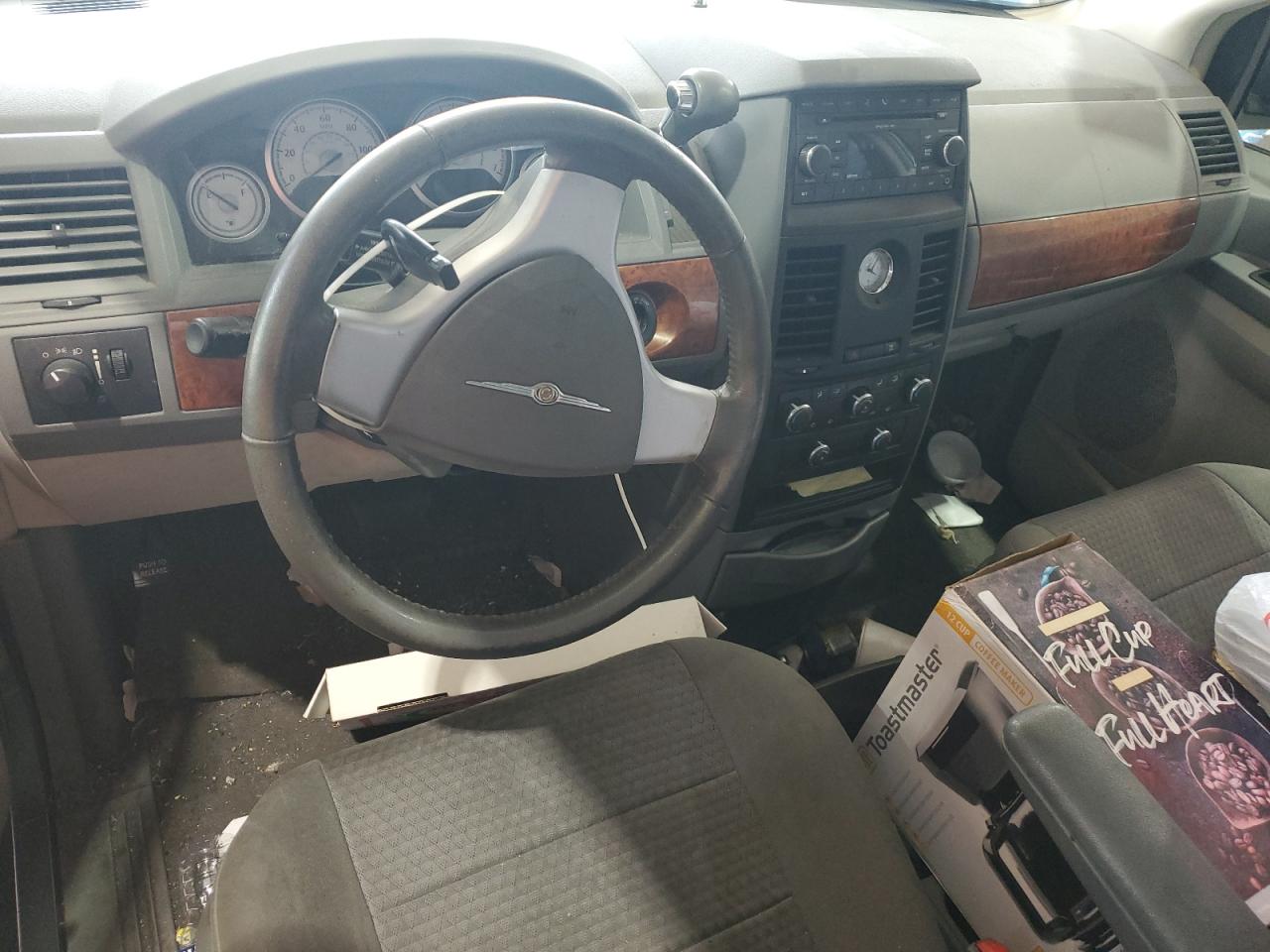 2008 Chrysler Town & Country Lx VIN: 2A8HR44H38R631917 Lot: 84237965