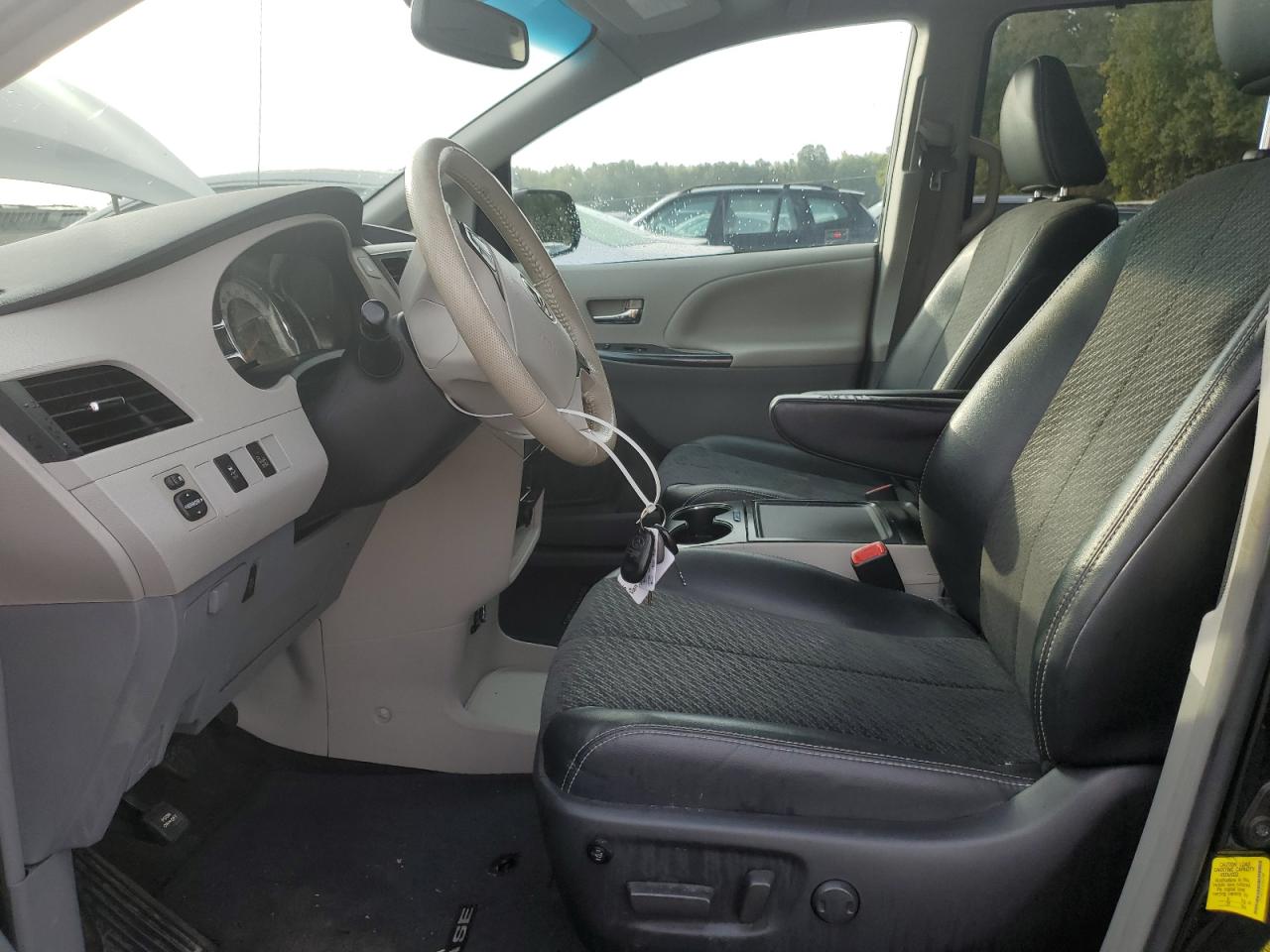 2013 Toyota Sienna Sport VIN: 5TDXK3DC9DS327563 Lot: 82045955