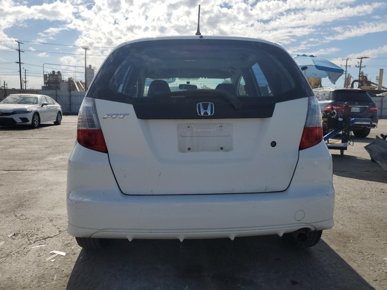 2010 Honda Fit VIN: JHMGE8H27AC011788 Lot: 82141385