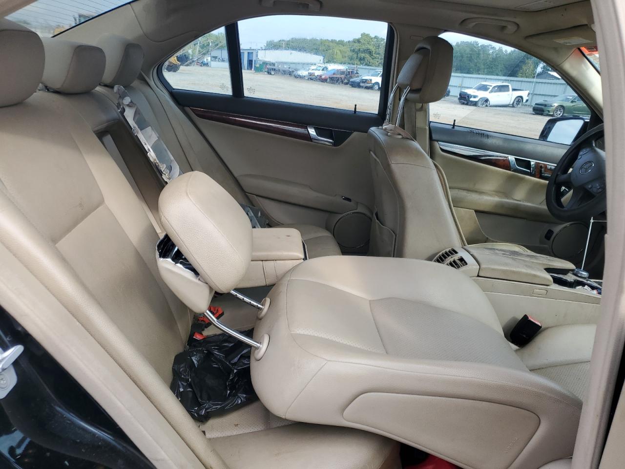 2010 Mercedes-Benz C 300 VIN: WDDGF5EB9AR119236 Lot: 84248125