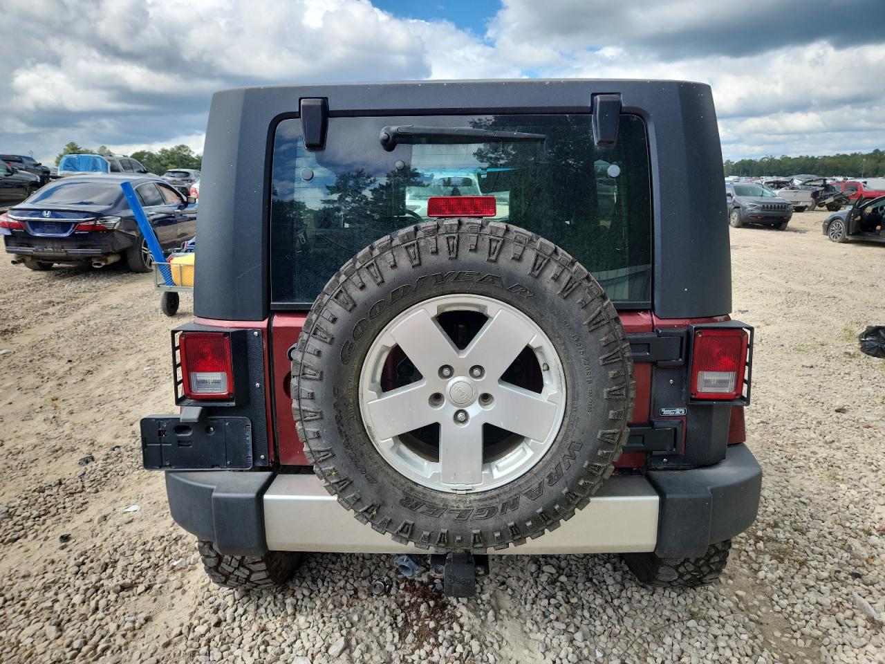 2007 Jeep Wrangler Sahara VIN: 1J8GA591X7L105828 Lot: 81089925