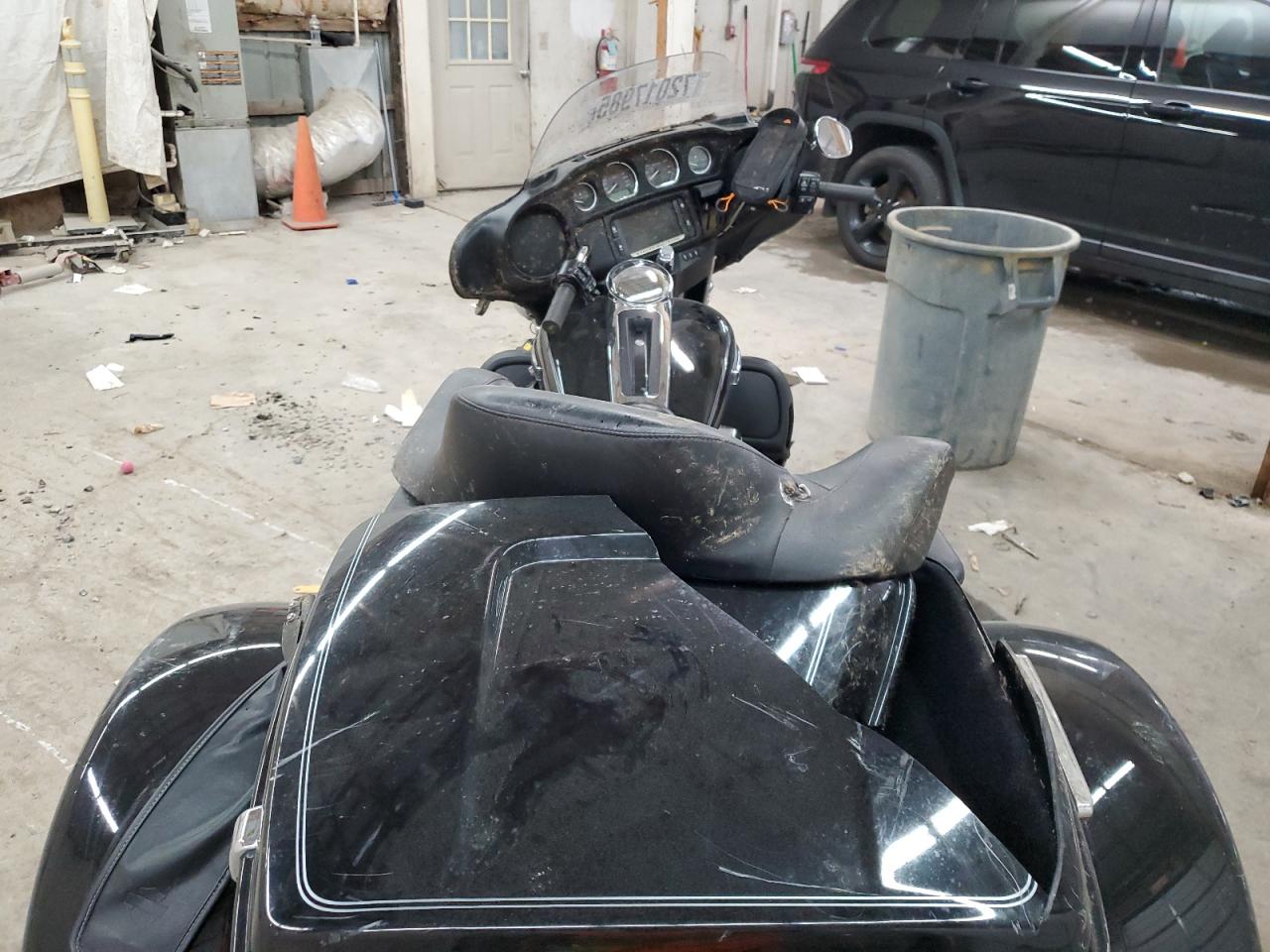 2017 Harley-Davidson Flhtcutg Tri Glide Ultra VIN: 1HD1MAD1XHB860259 Lot: 72017985