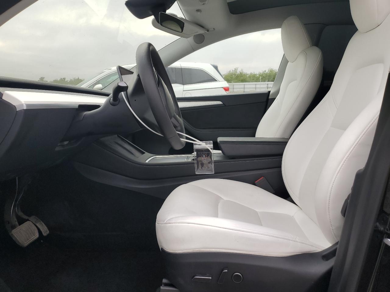 2023 Tesla Model Y VIN: 7SAYGDEE0PA184880 Lot: 84631205