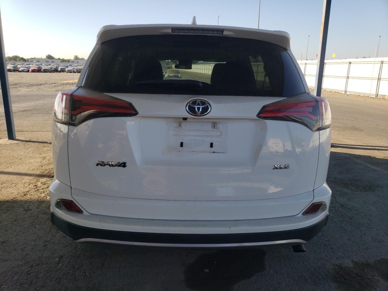 2017 Toyota Rav4 Xle VIN: JTMWFREV6HD106815 Lot: 82080585