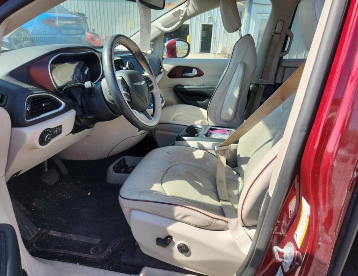 2017 Chrysler Pacifica Limited VIN: 2C4RC1GG3HR665600 Lot: 84564125