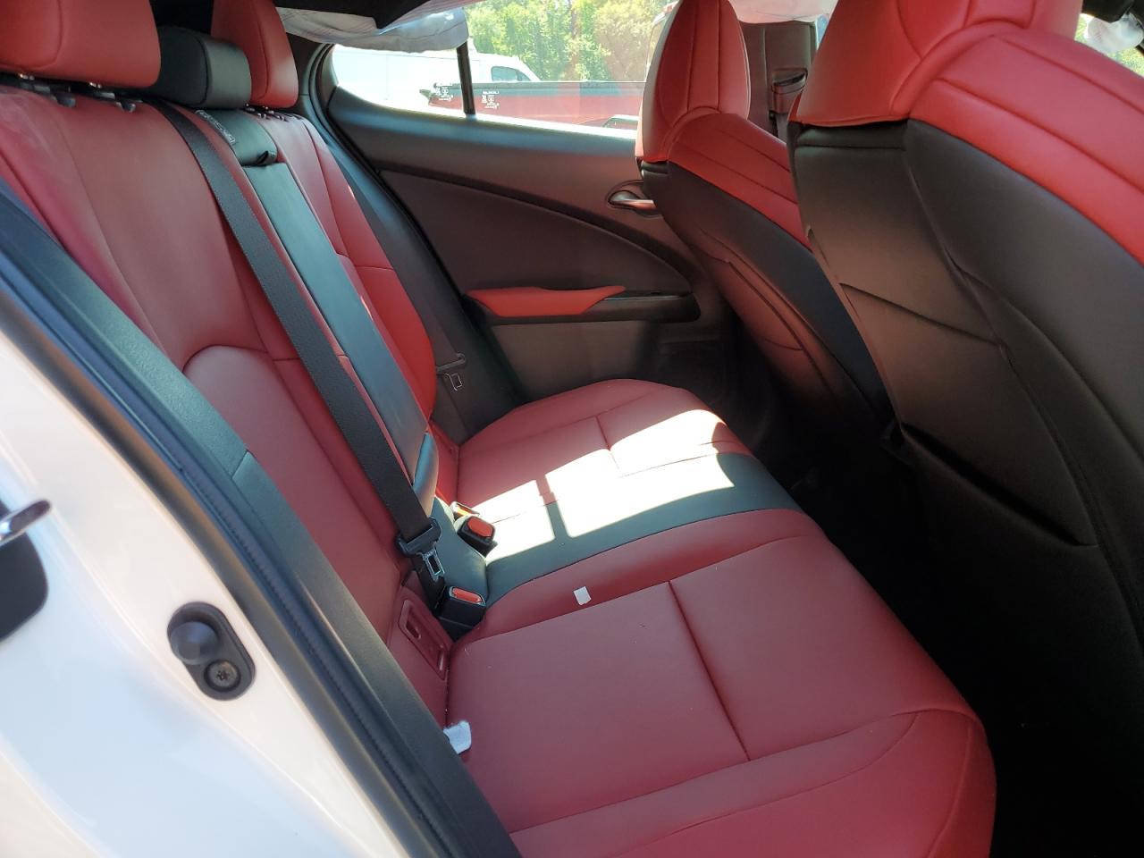 2022 Lexus Ux 250H Base VIN: JTHR9JBH0N2061039 Lot: 70824725