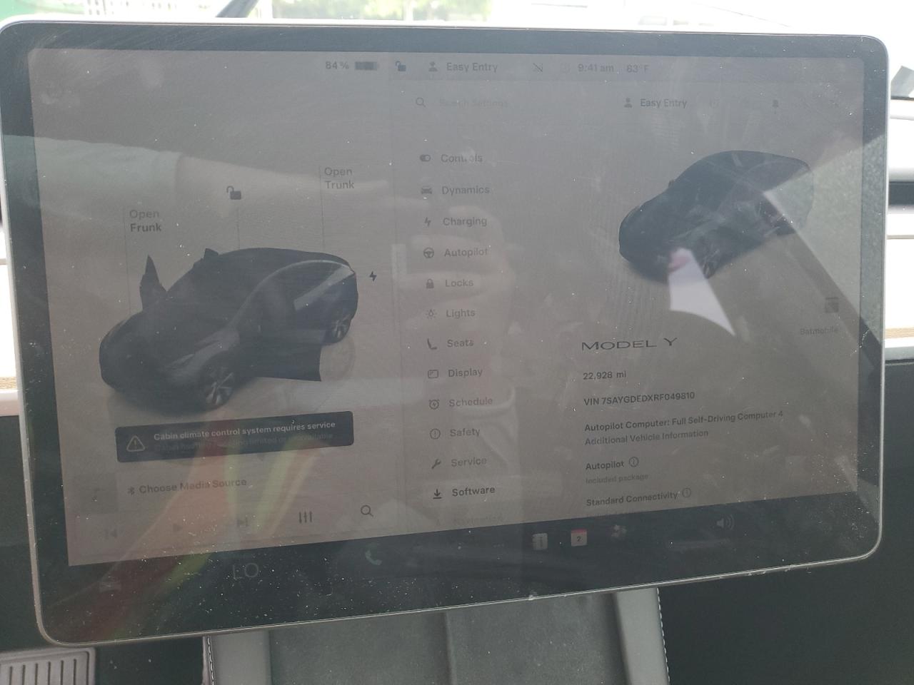 2024 Tesla Model Y VIN: 7SAYGDEDXRF049810 Lot: 71202645
