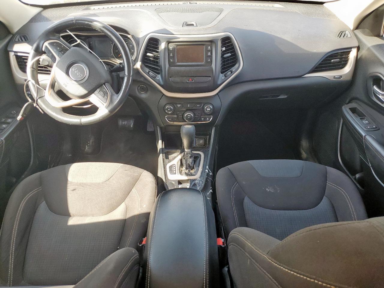 2015 Jeep Cherokee Latitude VIN: 1C4PJLCB3FW793343 Lot: 82069515