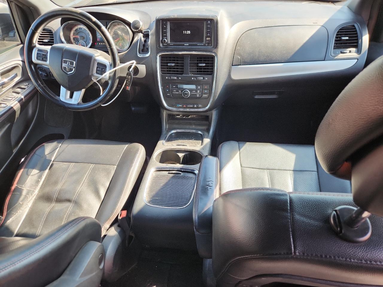 2016 Dodge Grand Caravan R/T VIN: 2C4RDGEG2GR352555 Lot: 81802565