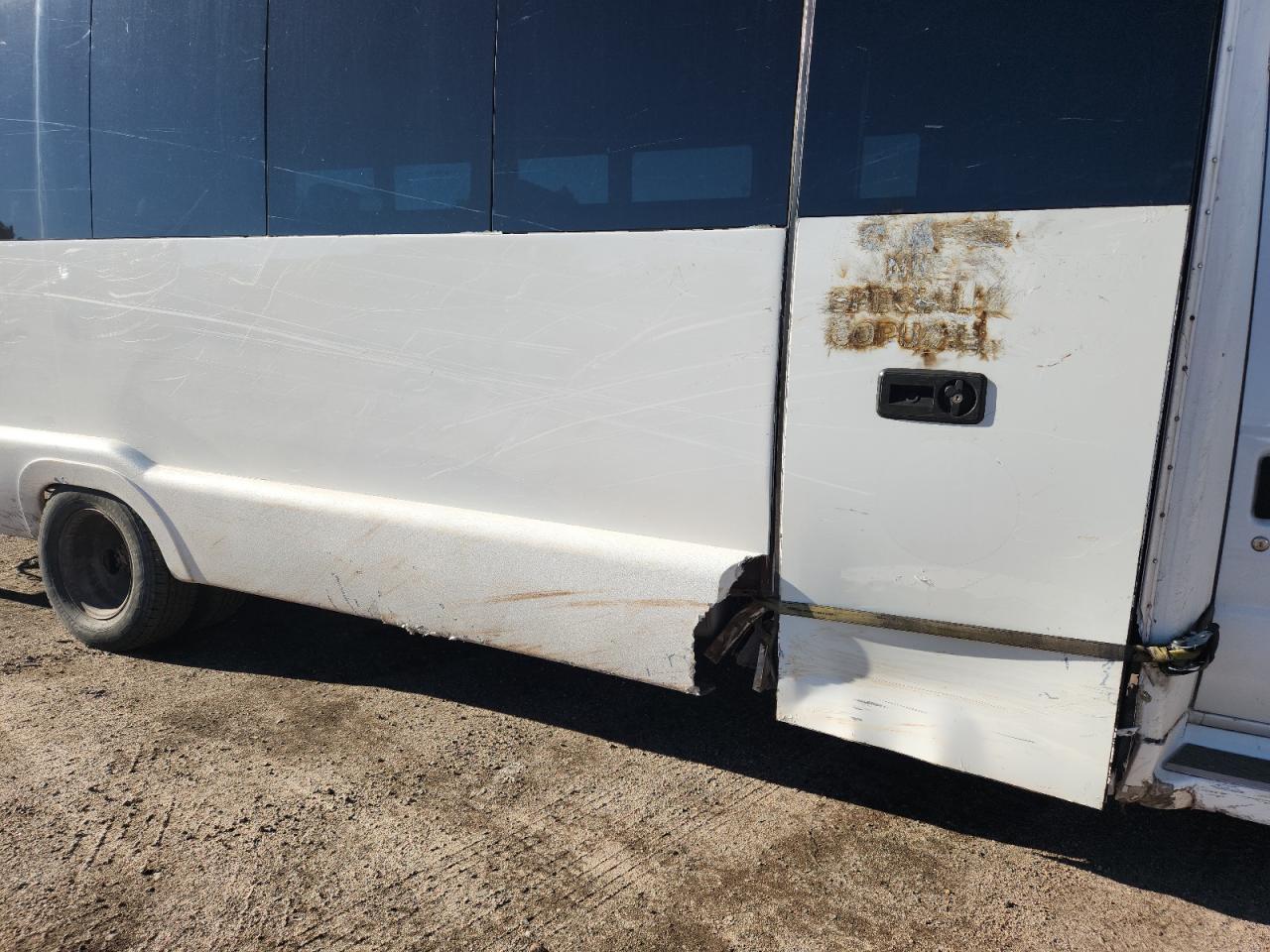 2008 Ford Econoline E450 Super Duty Cutaway Van VIN: 1FDXE45S38DB55496 Lot: 82143255