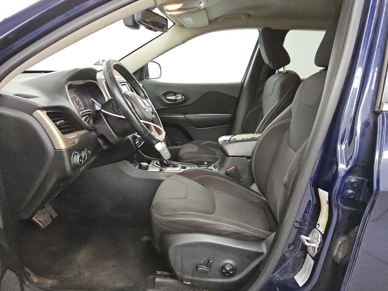 2015 Jeep Cherokee Latitude VIN: 1C4PJMCSXFW511060 Lot: 70560145