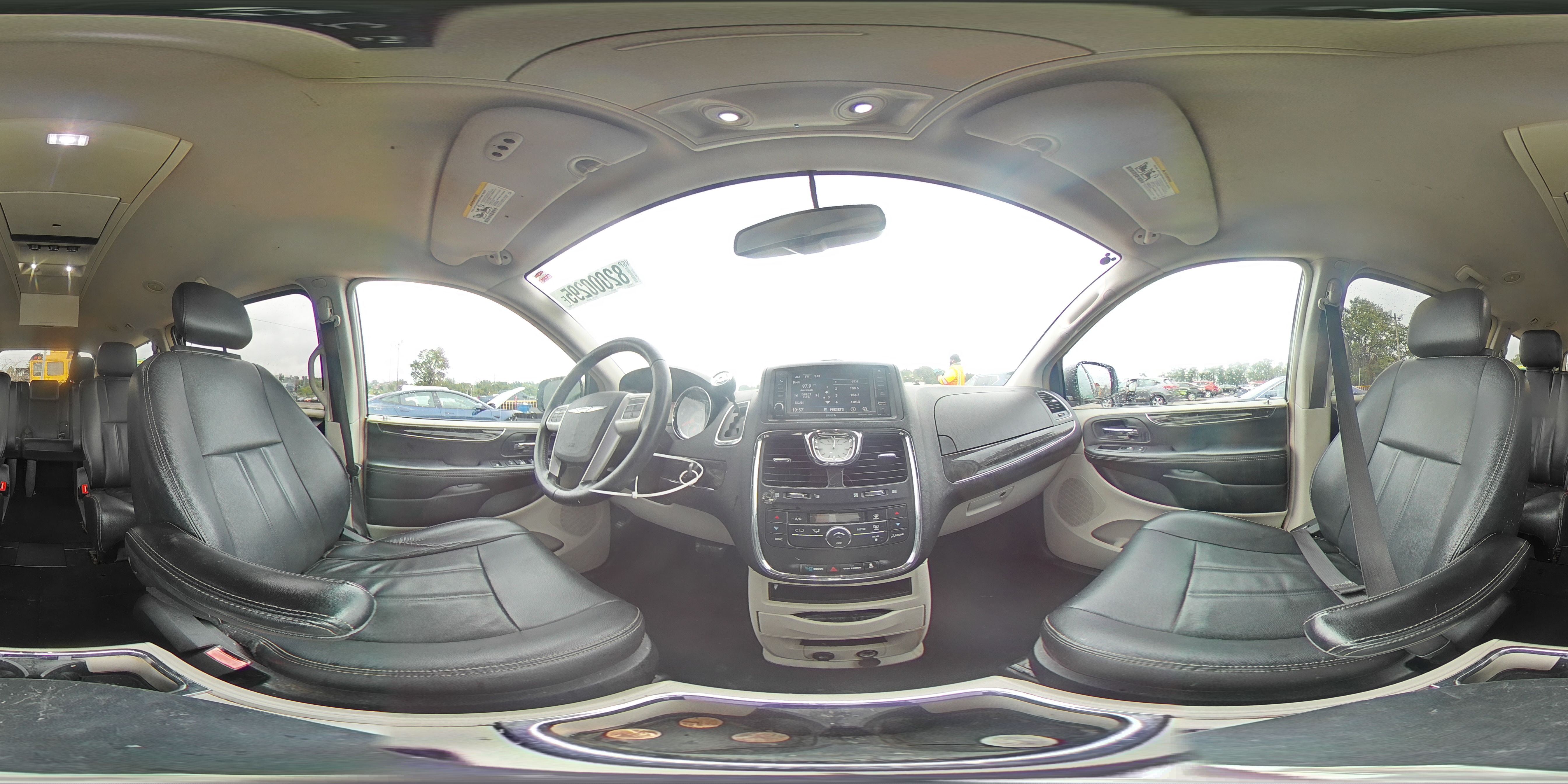 2015 Chrysler Town & Country Touring VIN: 2C4RC1BG5FR520157 Lot: 82000295