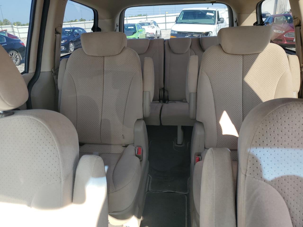 2008 Hyundai Entourage Gls VIN: KNDMC233586051979 Lot: 71410015