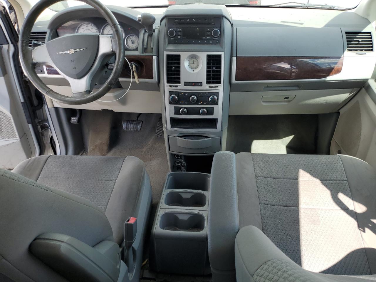 2010 Chrysler Town & Country Touring VIN: 2A4RR5D18AR432771 Lot: 84212115