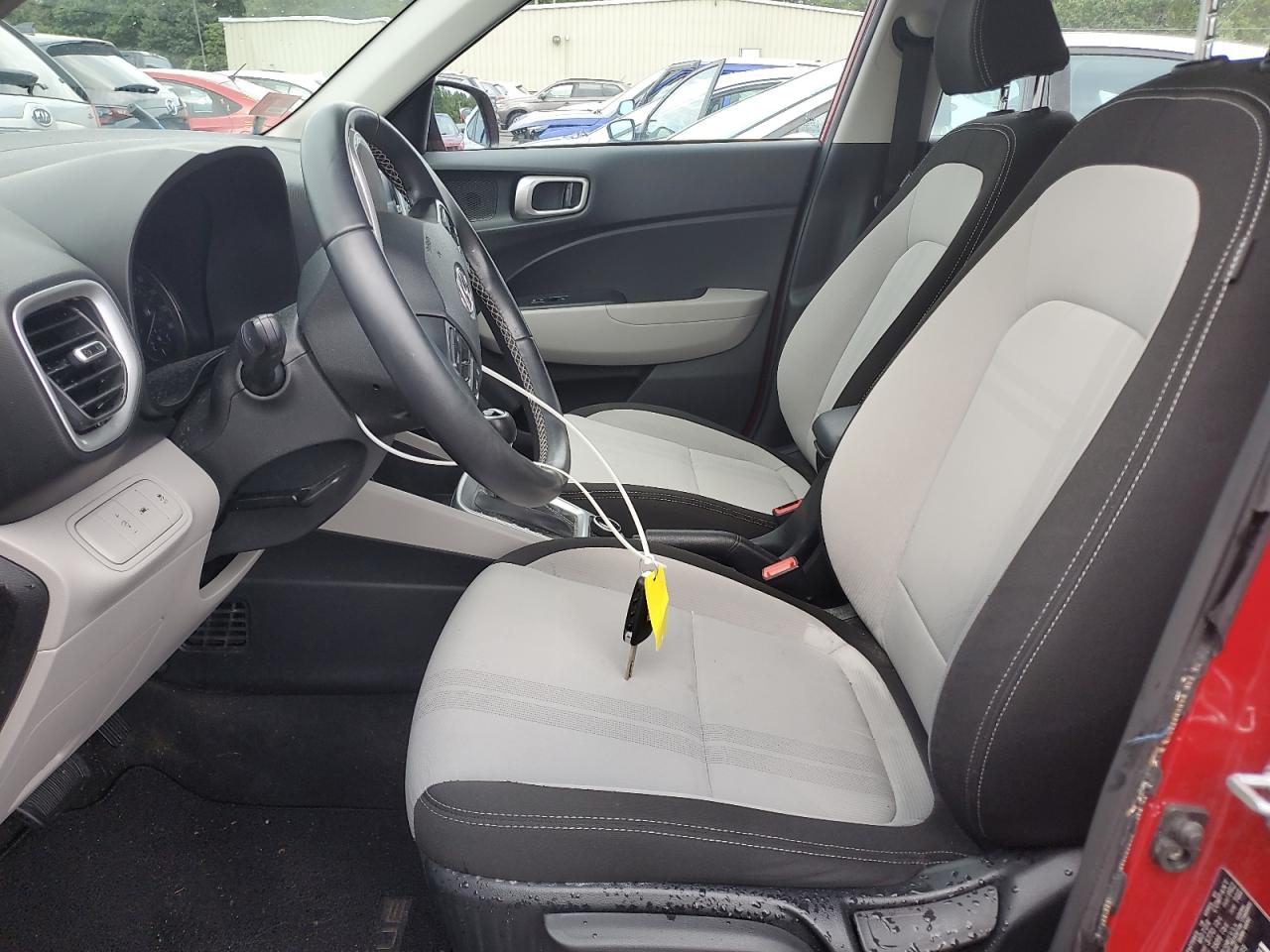 2022 Hyundai Venue Sel VIN: KMHRC8A32NU205949 Lot: 81565095