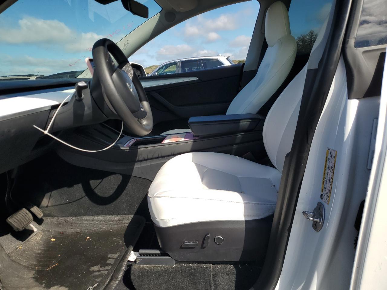 2022 Tesla Model Y VIN: 7SAYGDEE1NF565671 Lot: 81042355
