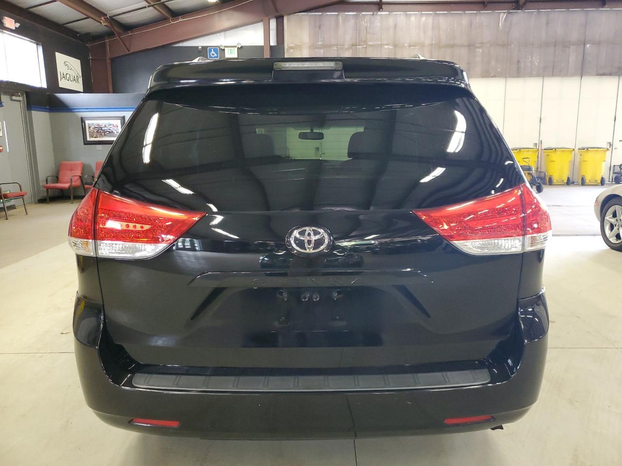 2012 Toyota Sienna Le VIN: 5TDKK3DCXCS264952 Lot: 80400555