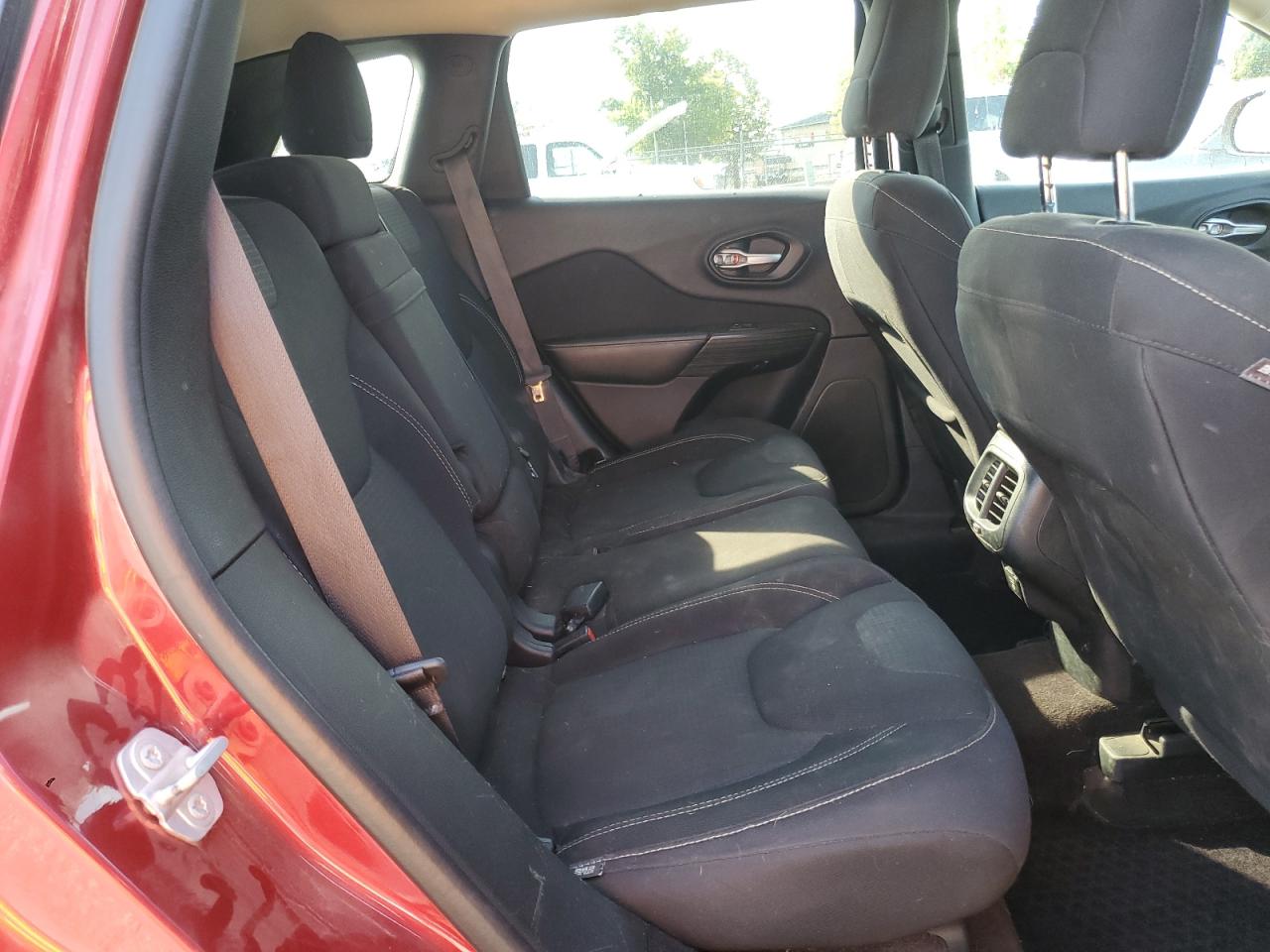 2016 Jeep Cherokee Latitude VIN: 1C4PJMCS4GW310594 Lot: 80718845