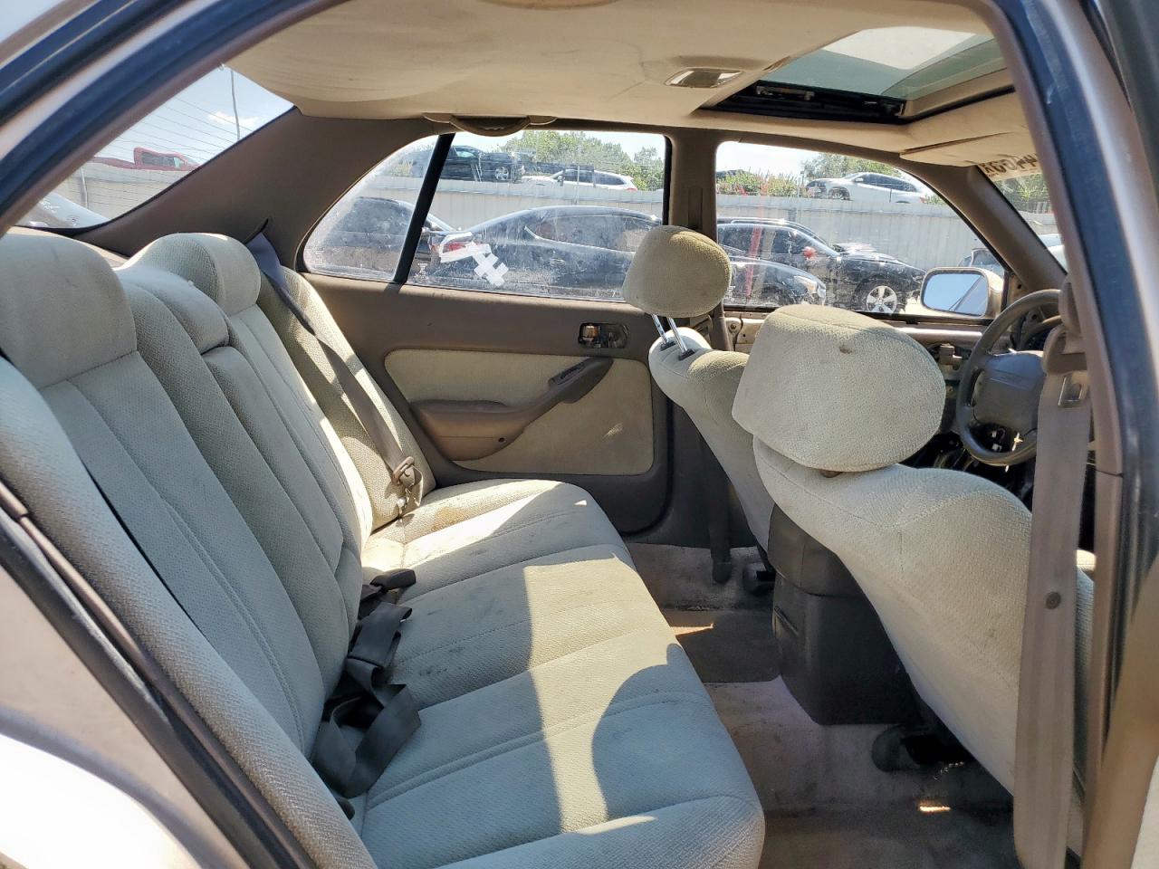 1994 Toyota Camry Le VIN: 4T1SK12E9RU373329 Lot: 71214485