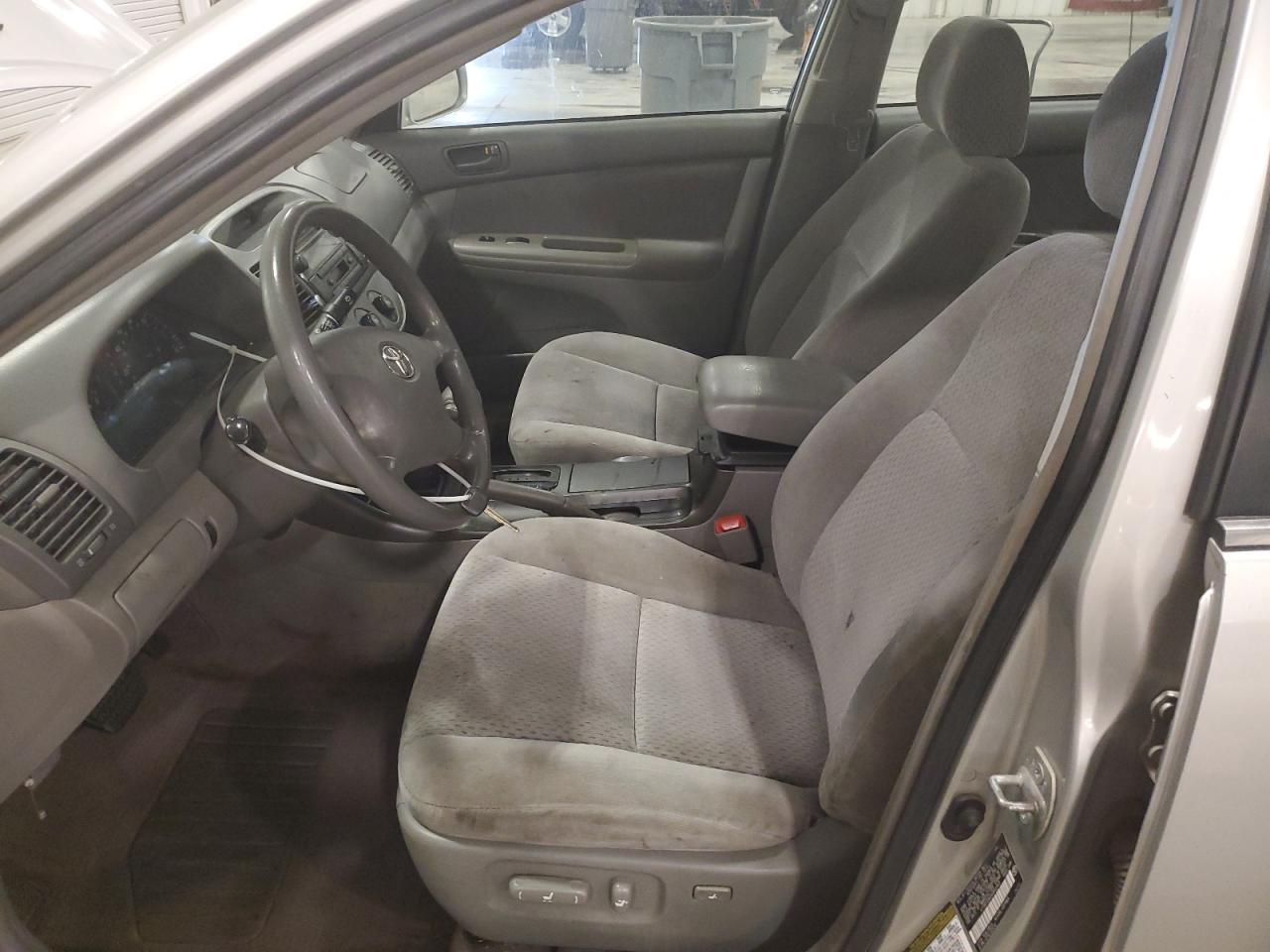 2004 Toyota Camry Le VIN: 4T1BE30K04U842943 Lot: 80728825