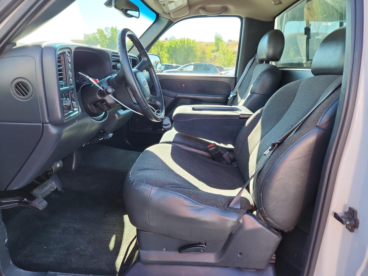 2000 Chevrolet Silverado K1500 VIN: 1GCEK14T0YZ366803 Lot: 81131185