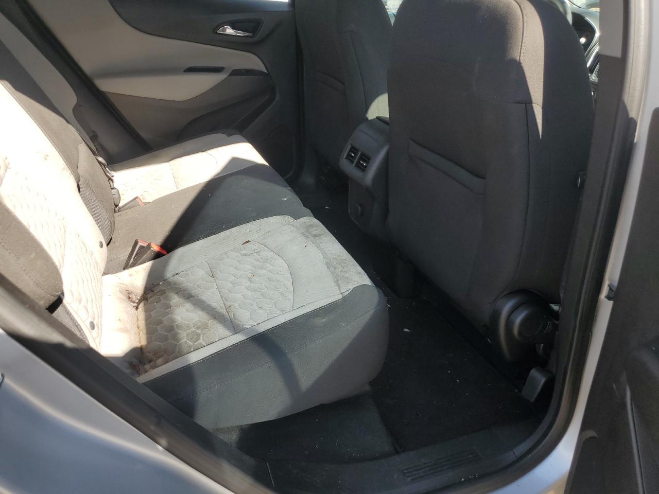 2018 Chevrolet Equinox Ls VIN: 2GNAXHEV5J6119956 Lot: 81826305