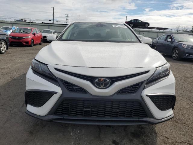  TOYOTA CAMRY 2023 Белы