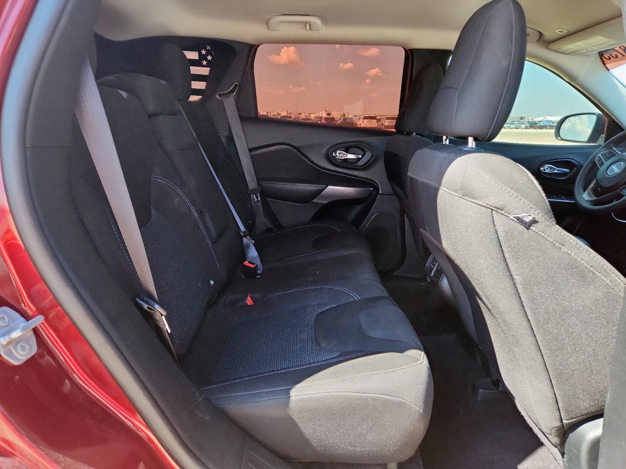 2019 Jeep Cherokee Latitude VIN: 1C4PJLCBXKD205024 Lot: 70768735