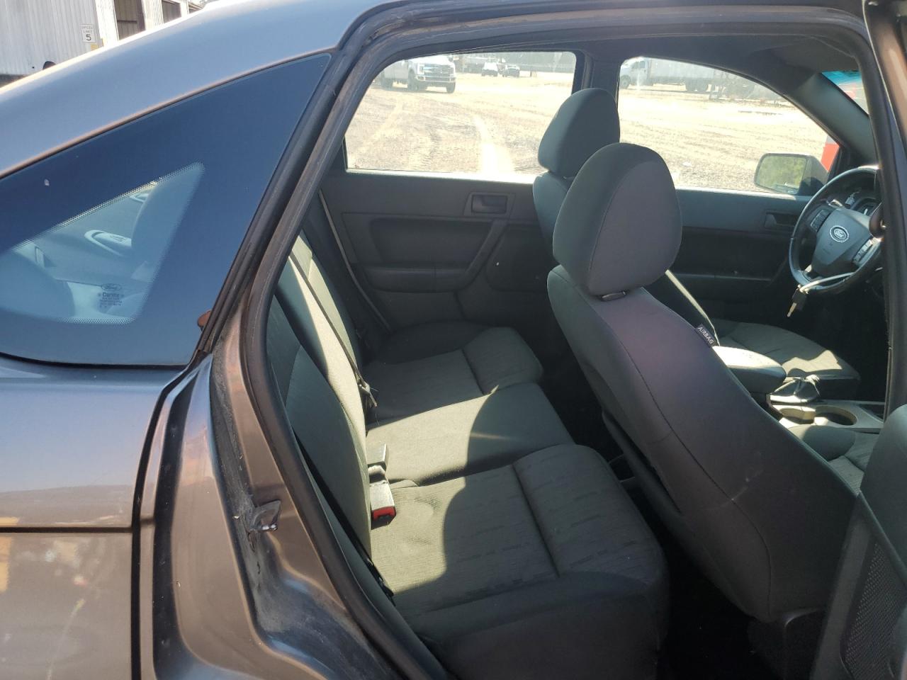 2010 Ford Focus Se VIN: 1FAHP3FN0AW228569 Lot: 81183525