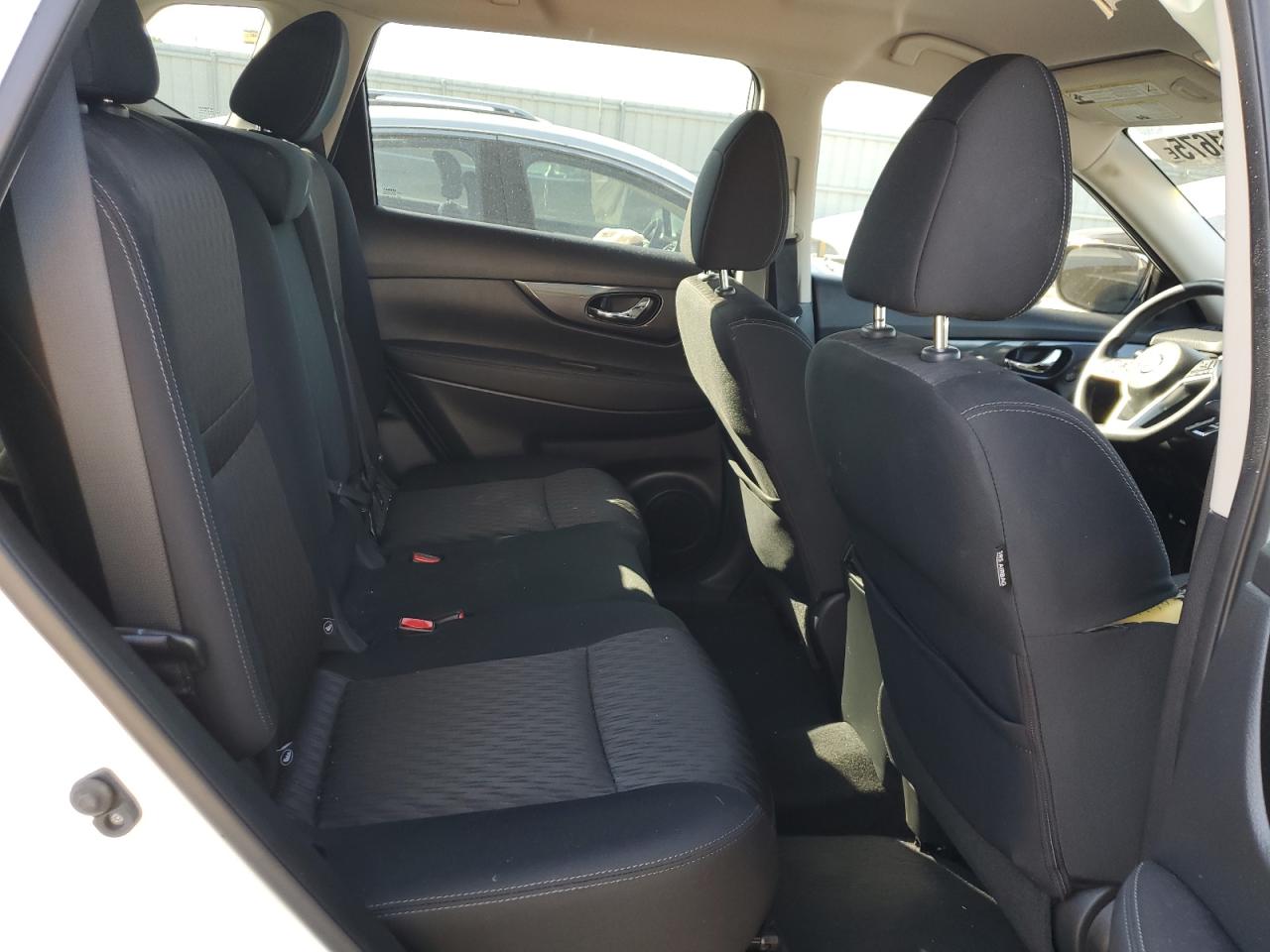 2017 Nissan Rogue S VIN: KNMAT2MV7HP543104 Lot: 84281675