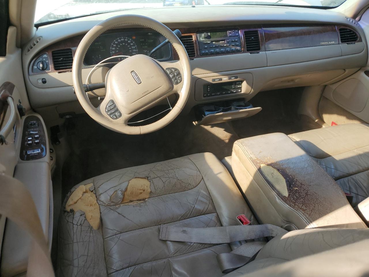 2000 Lincoln Town Car Signature VIN: 1LNHM82WXYY770304 Lot: 80826725