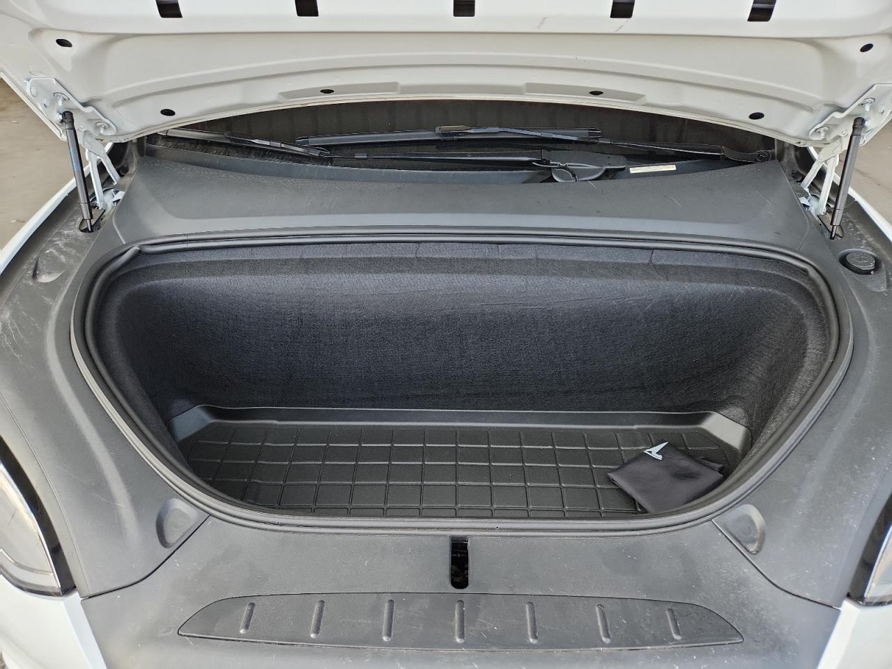 2020 Tesla Model X VIN: 5YJXCDE26LF303233 Lot: 70808465