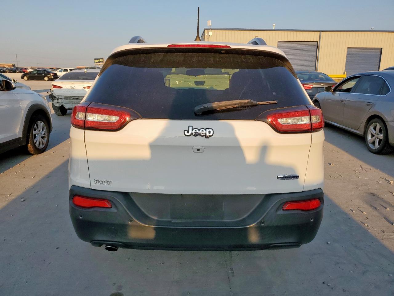 2017 Jeep Cherokee Latitude VIN: 1C4PJLCB2HW534961 Lot: 71718715