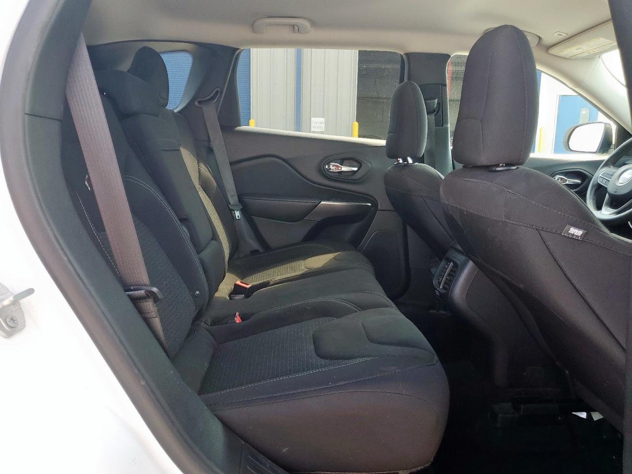 2019 Jeep Cherokee Latitude VIN: 1C4PJLCB5KD297448 Lot: 84200515