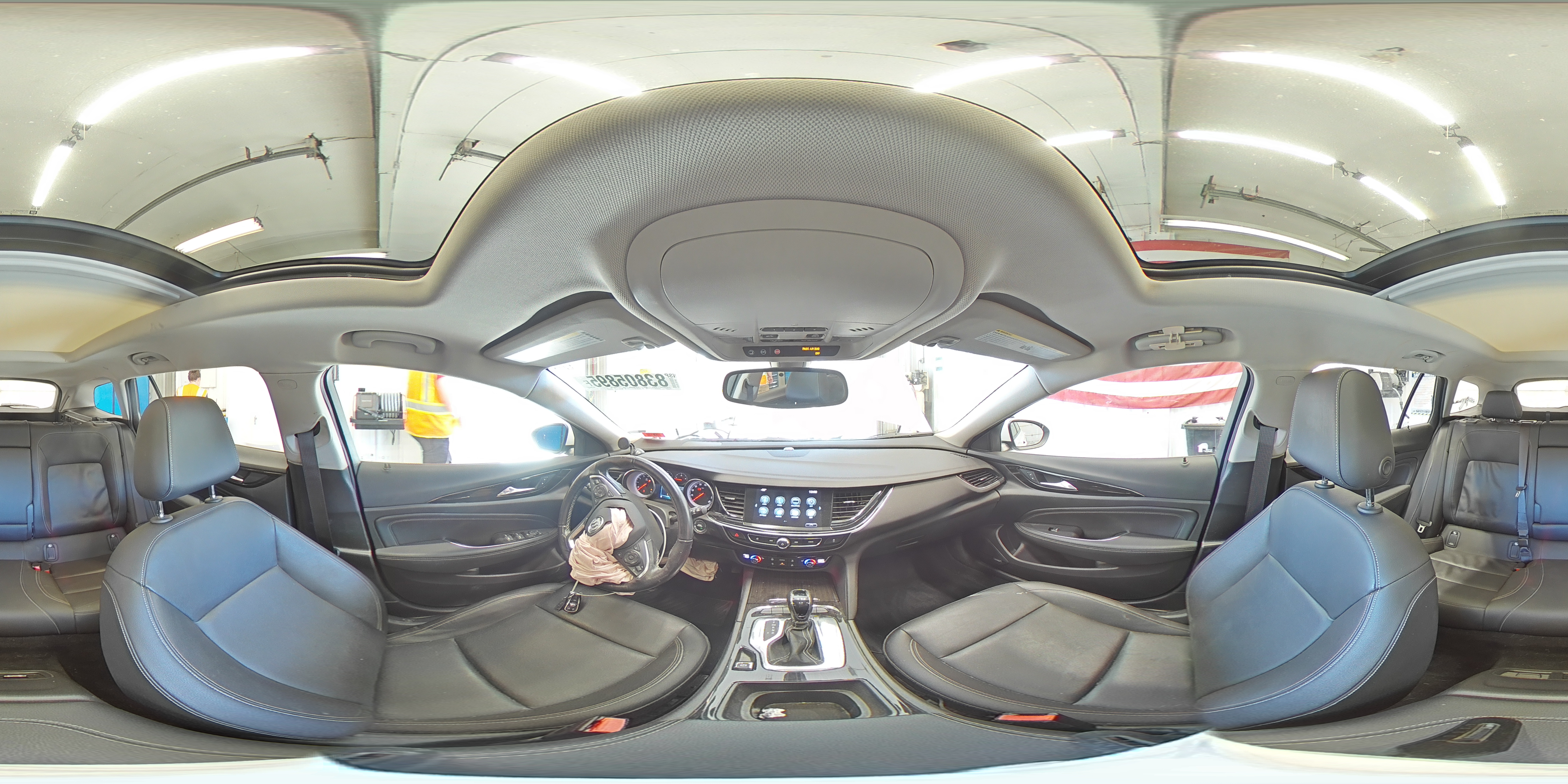 2018 Buick Regal Tourx Essence VIN: W04GV8SX0J1077739 Lot: 83805895