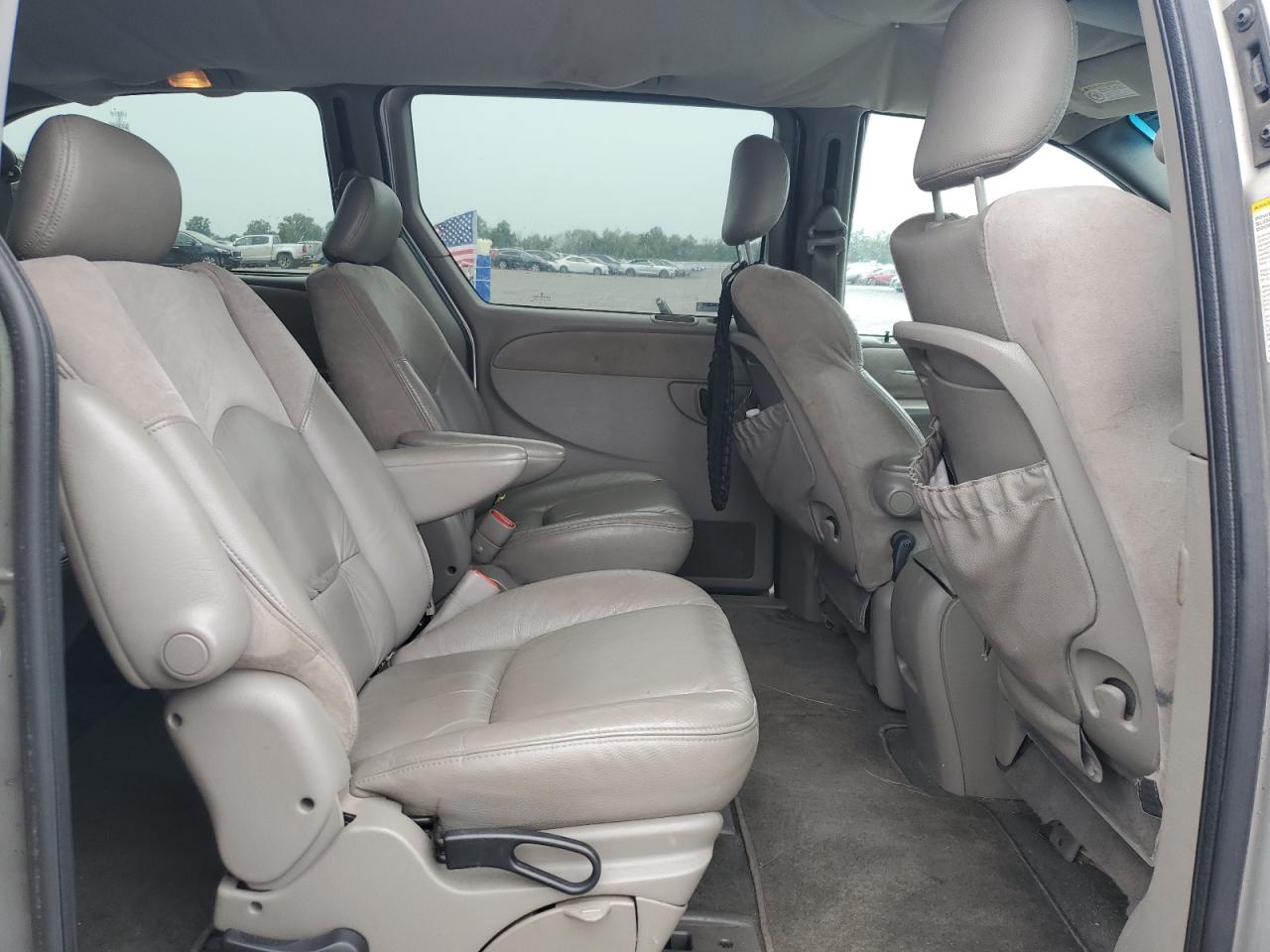 2001 Chrysler Town & Country Limited VIN: 2C8GP64L91R331456 Lot: 84297995