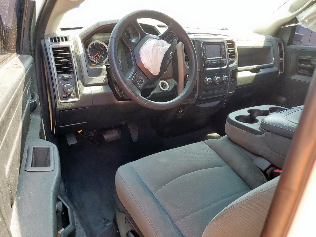 2019 Ram 1500 Classic Tradesman VIN: 3C6JR6AG1KG677993 Lot: 81064025