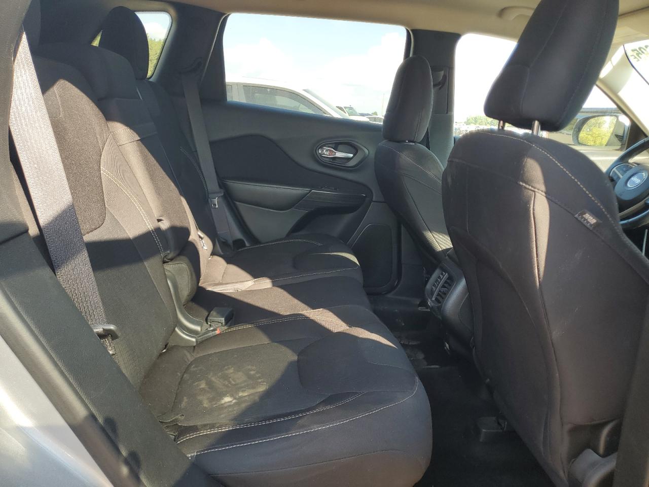 2016 Jeep Cherokee Latitude VIN: 1C4PJMCB8GW131300 Lot: 72059695