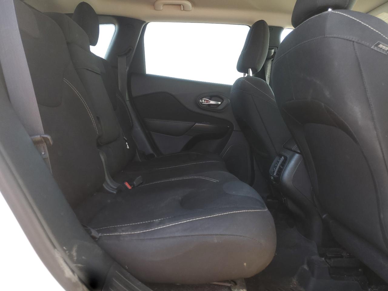 2017 Jeep Cherokee Latitude VIN: 1C4PJLCB8HW540568 Lot: 81057335