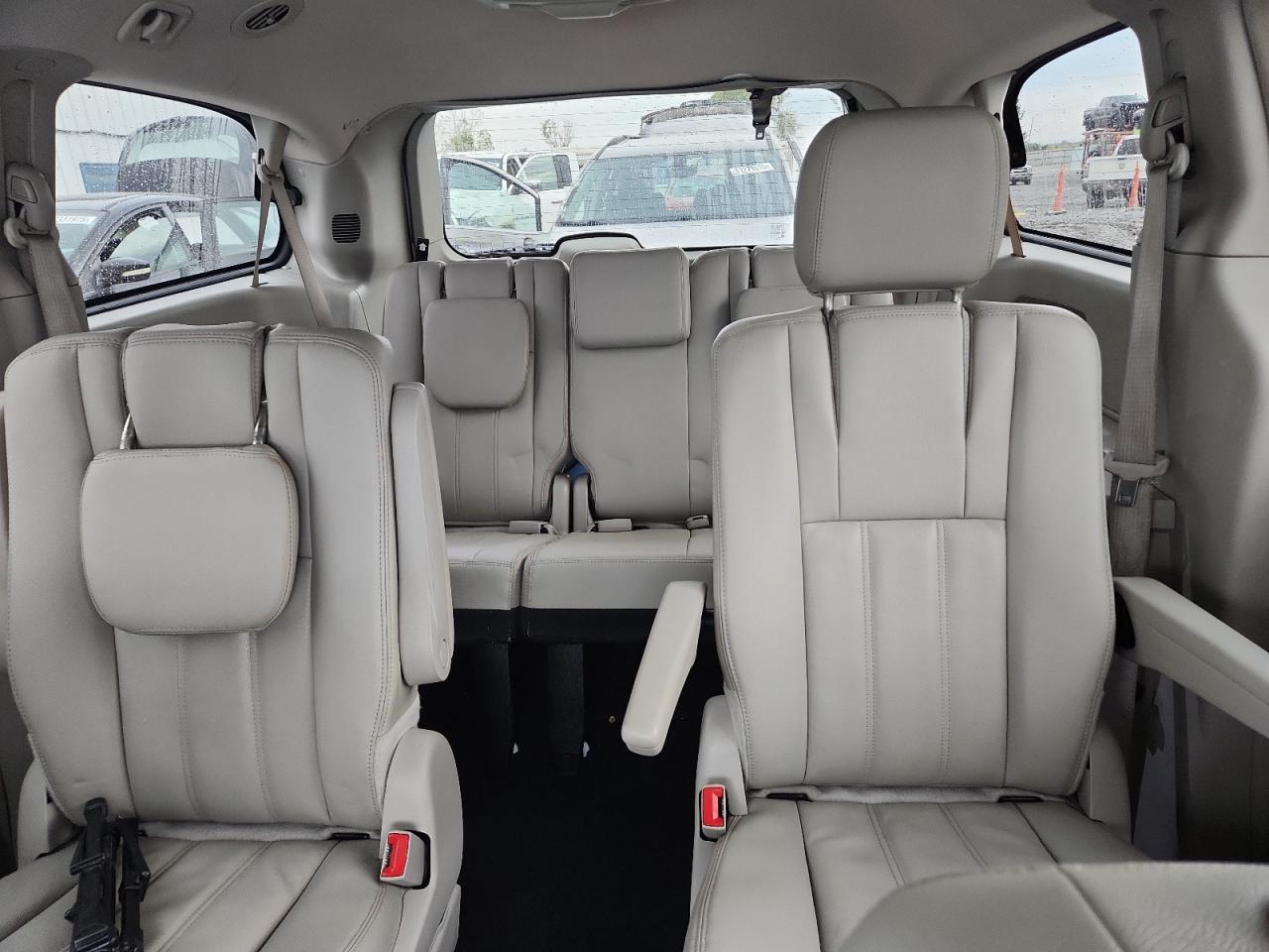 2016 Chrysler Town & Country Touring VIN: 2C4RC1BG7GR300116 Lot: 81222125