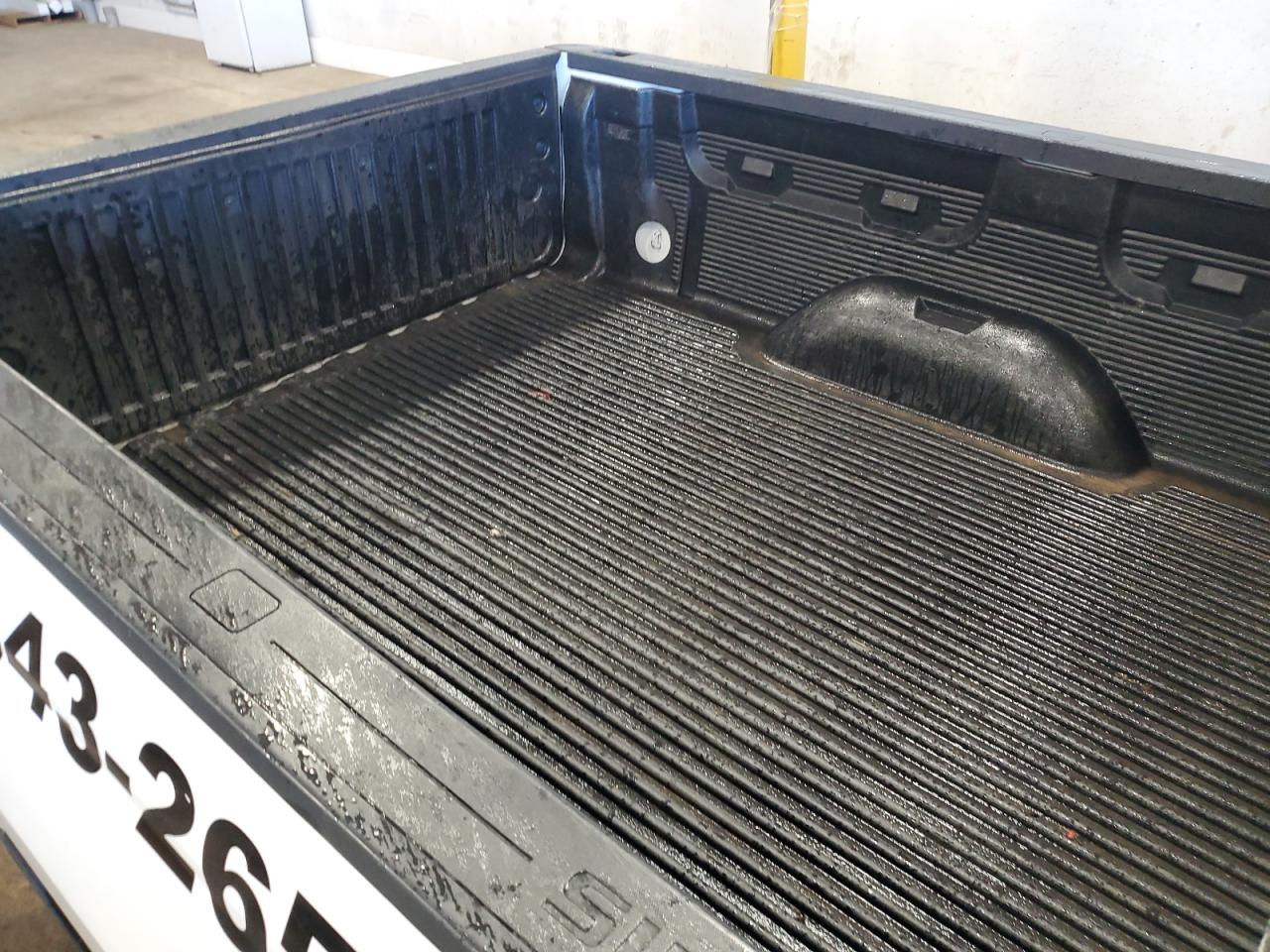 2018 Chevrolet Silverado K1500 VIN: 1GCNKNEH1JZ329055 Lot: 84057285