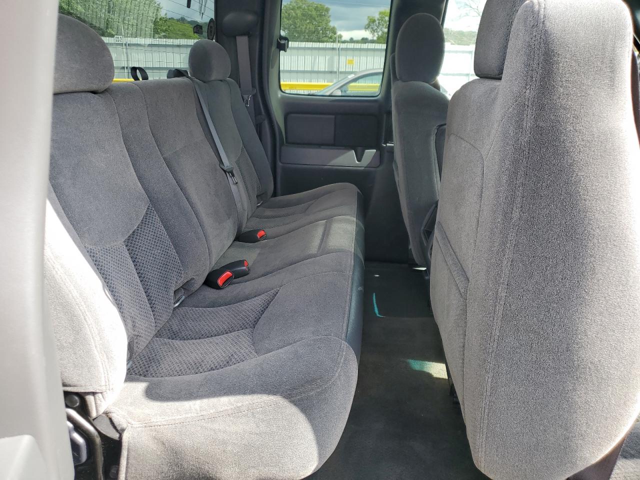 2006 Chevrolet Silverado K1500 VIN: 2GCEK19B061108044 Lot: 83966535