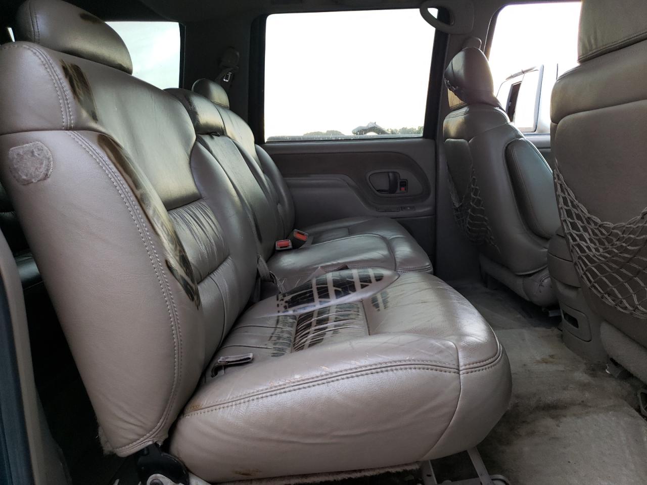 1999 Chevrolet Suburban K1500 VIN: 3GNFK16R2XG245007 Lot: 82072795