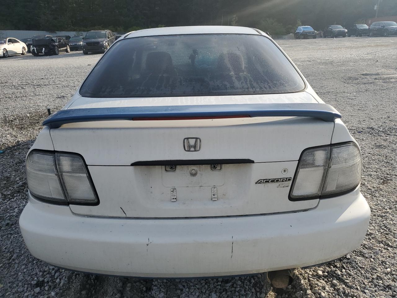 1996 Honda Accord Dx VIN: 1HGCD5524TA077219 Lot: 81570715